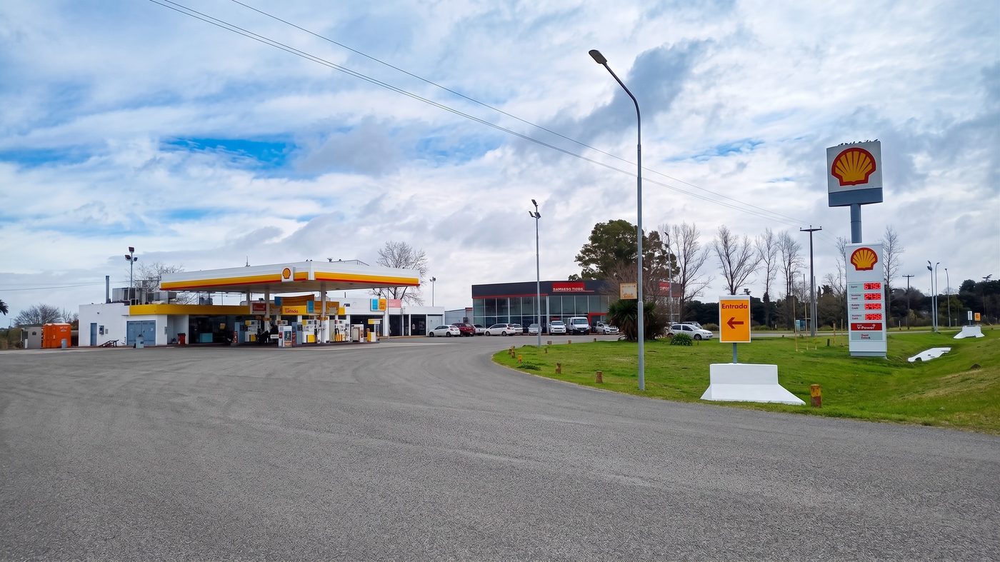 Estación Shell de Leveal en Salto, Ruta 32